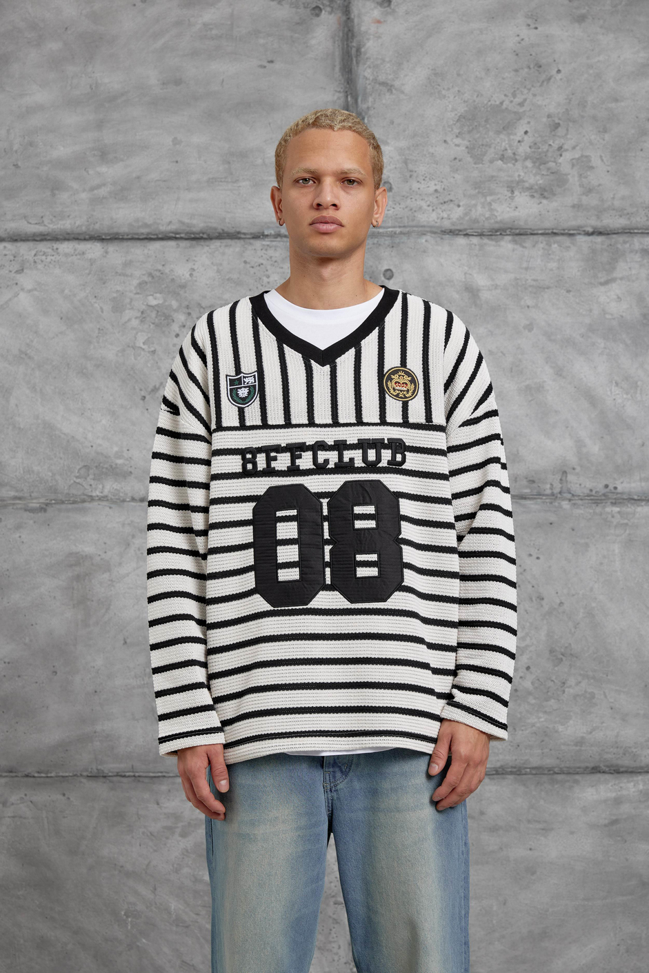 Siyah ÇİZGİLİ V YAKA SWEATSHİRT