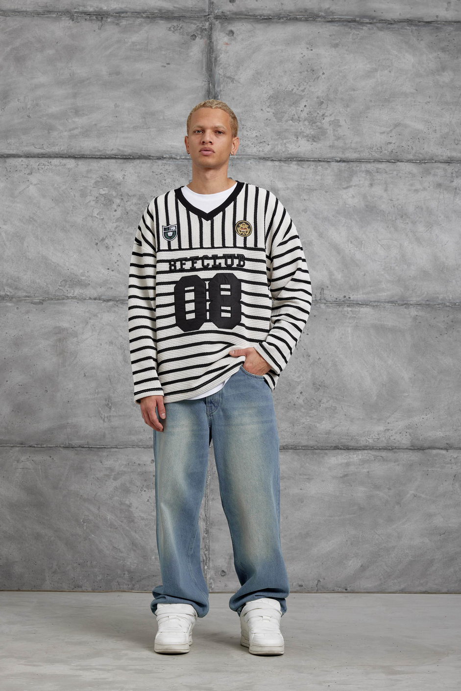 Siyah ÇİZGİLİ V YAKA SWEATSHİRT