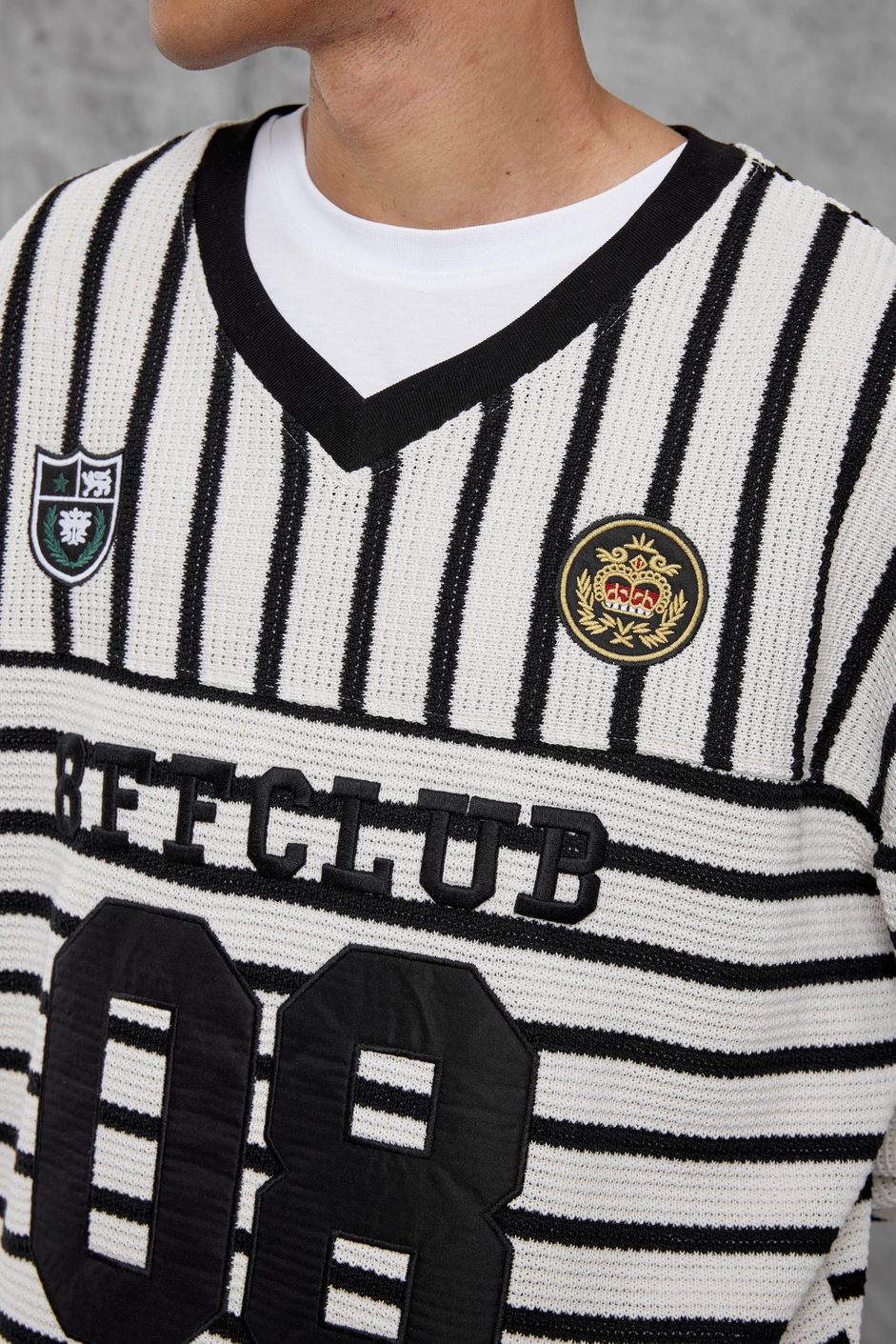 Siyah ÇİZGİLİ V YAKA SWEATSHİRT