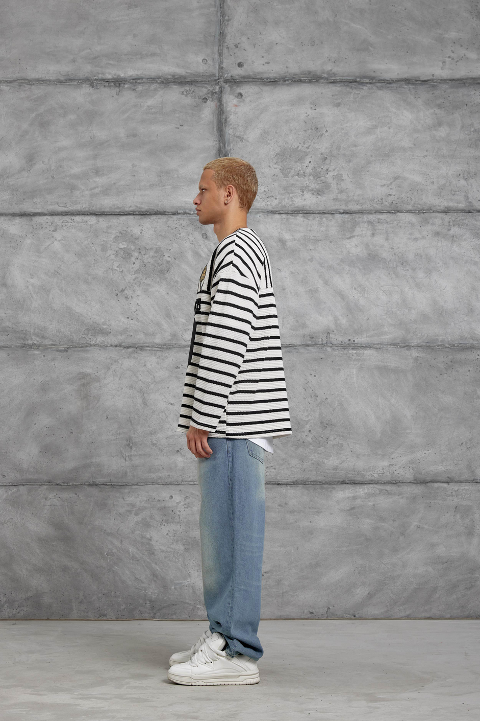 Siyah ÇİZGİLİ V YAKA SWEATSHİRT