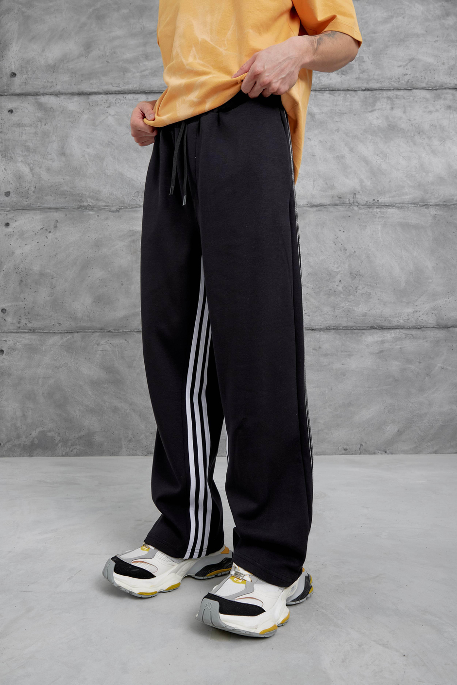 Siyah Dikiş Detaylı Baggy Eşofman Altı