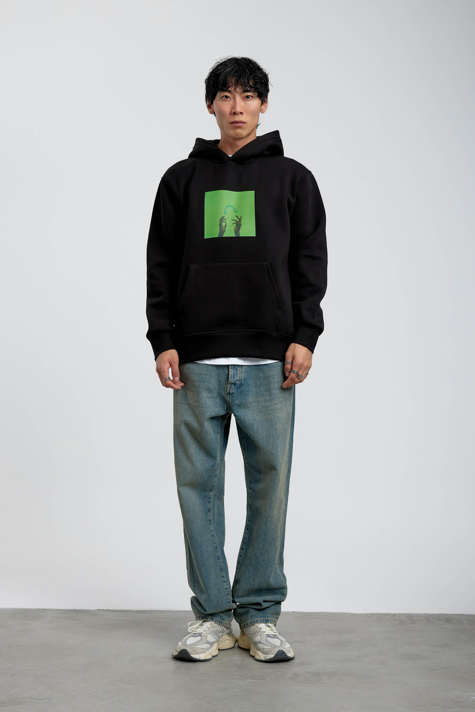 Siyah El Baskılı Kapüşonlu Sweatshirt