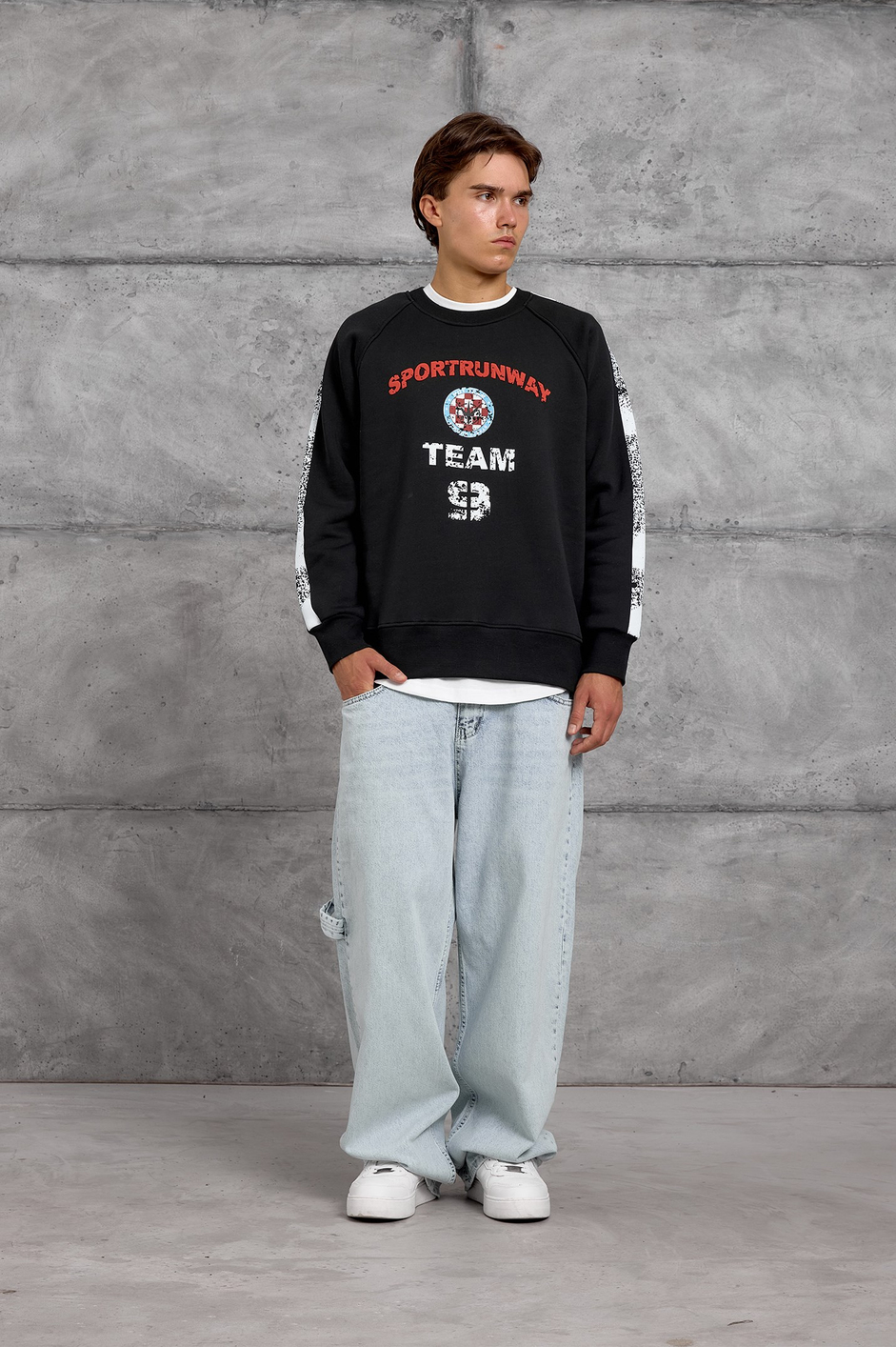 Siyah FIRÇA BOYALI SWEATSHIRT