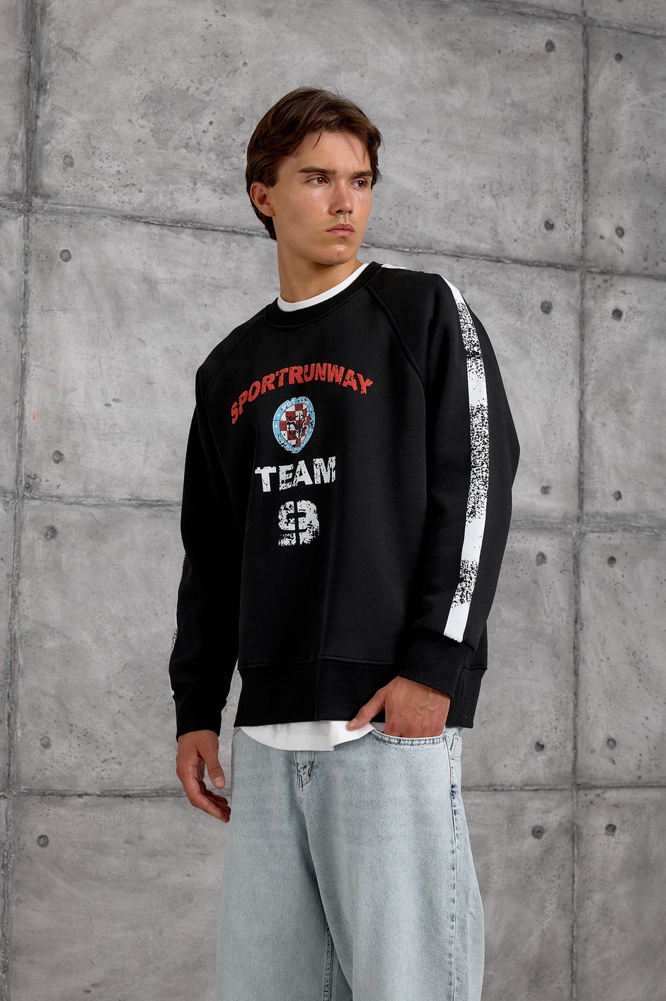 Siyah FIRÇA BOYALI SWEATSHIRT