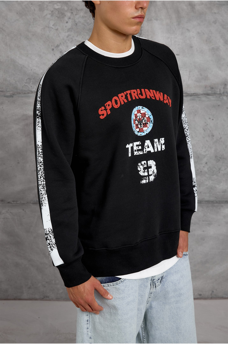 Siyah FIRÇA BOYALI SWEATSHIRT