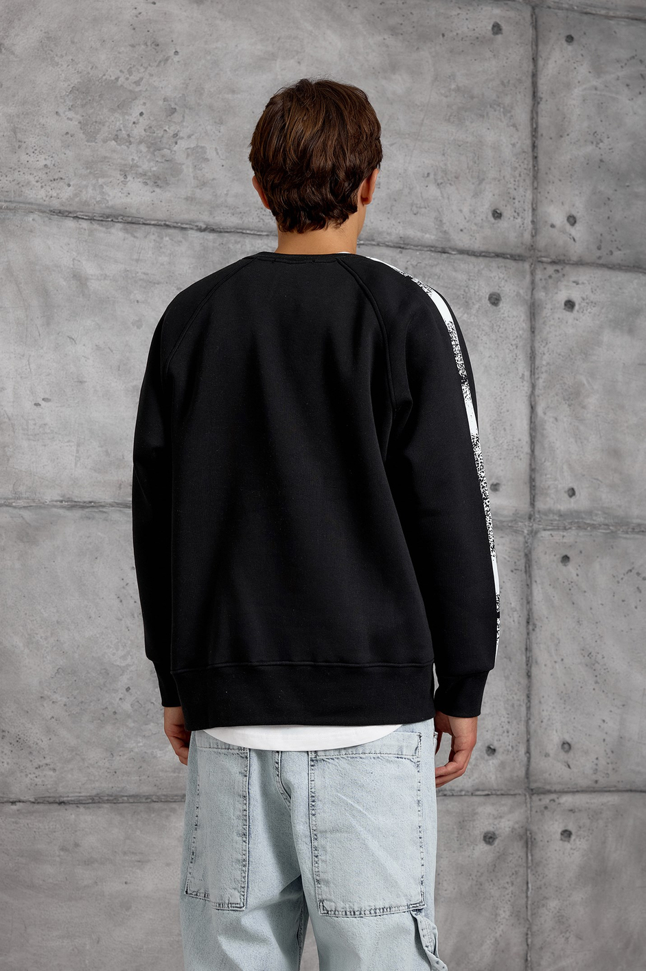 Siyah FIRÇA BOYALI SWEATSHIRT