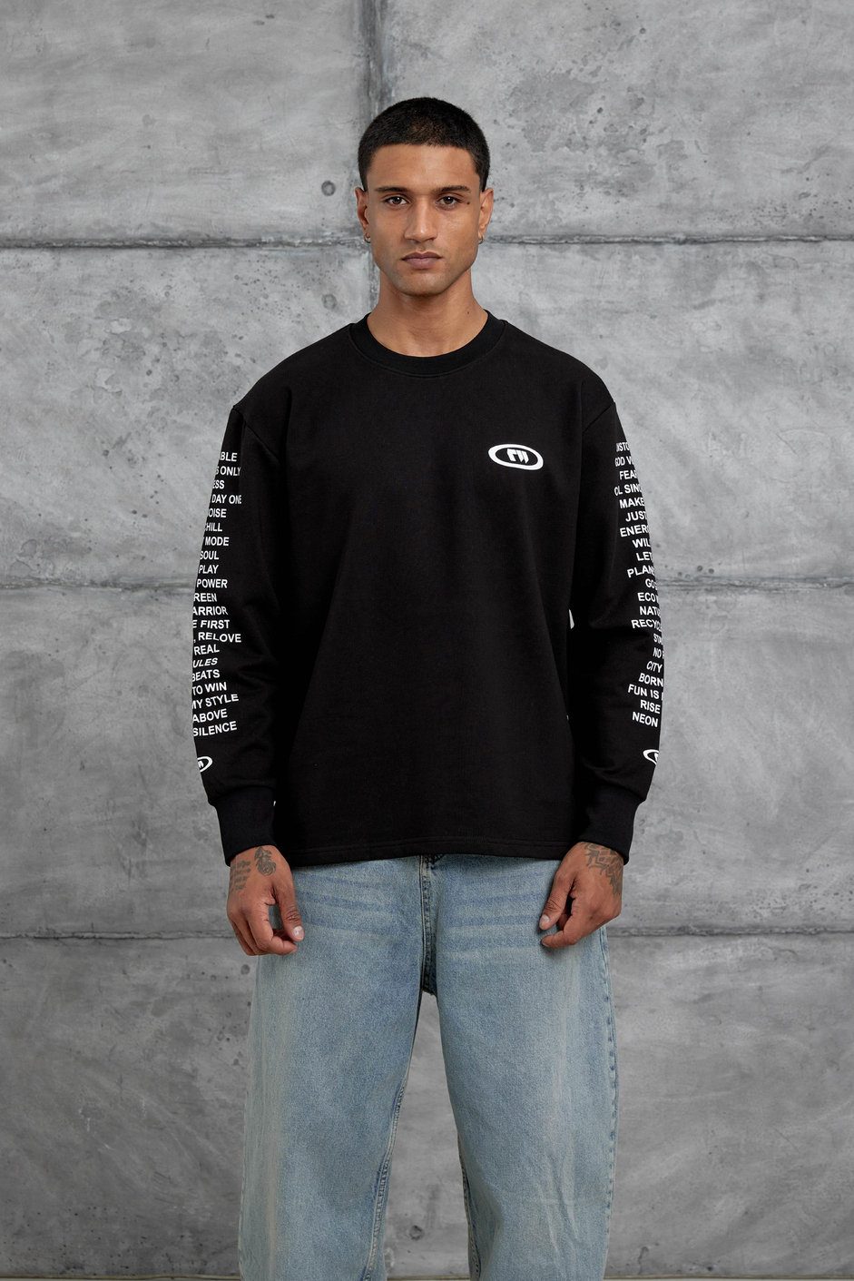 Siyah Kolda Yazı Detaylı Oversize Sweatshirt