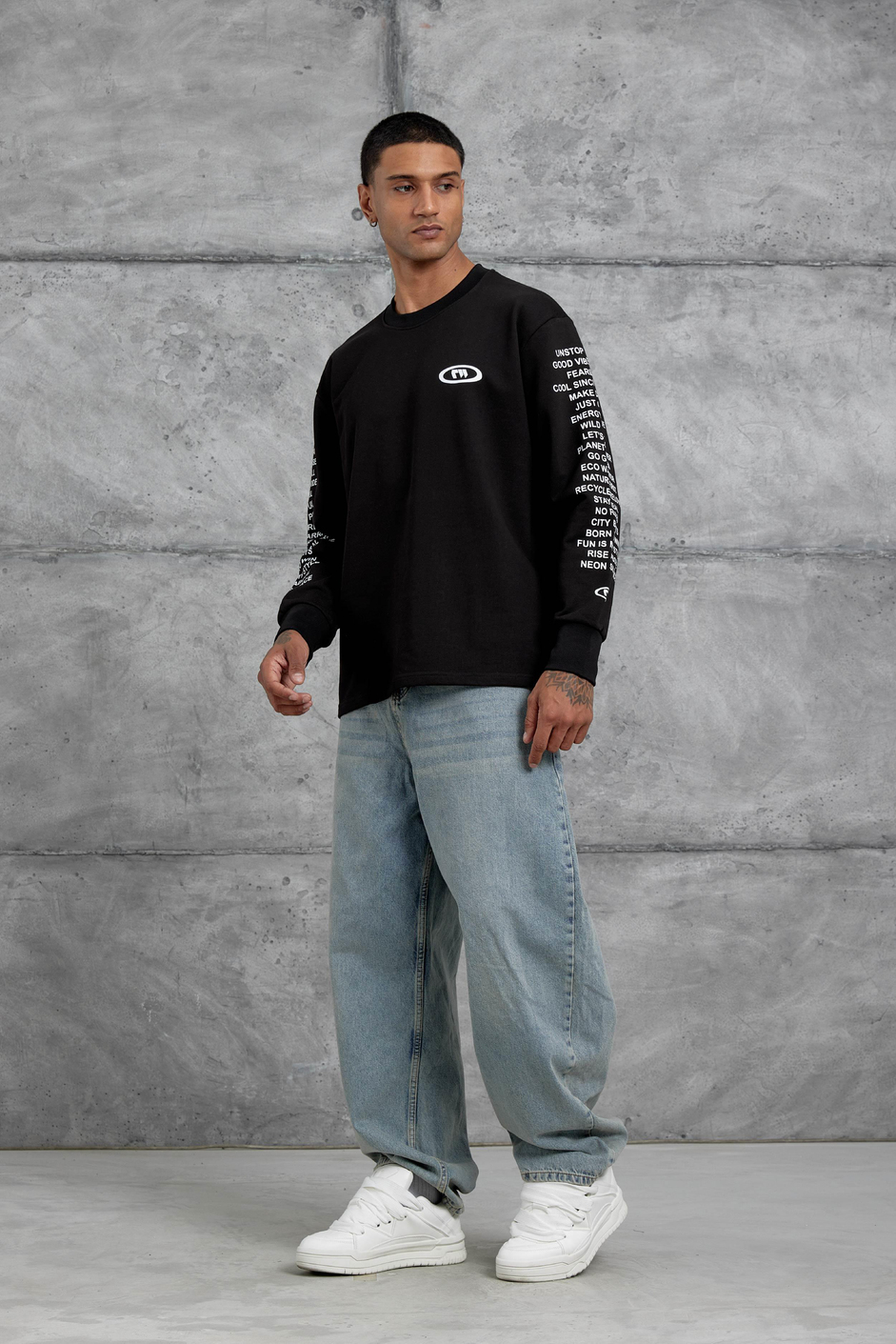 Siyah Kolda Yazı Detaylı Oversize Sweatshirt