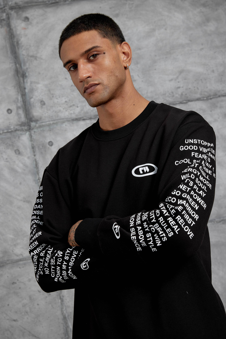 Siyah Kolda Yazı Detaylı Oversize Sweatshirt