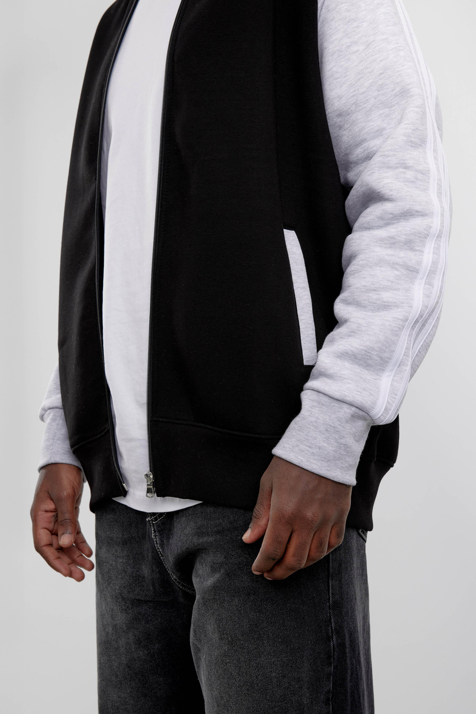 Siyah Kolu 3 Çizgili Fermuarlı Sweatshirt