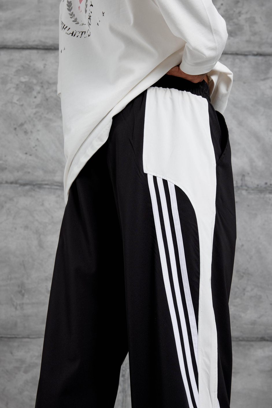 Siyah Şerit Detaylı Paraşüt Kumaş Baggy Eşofman