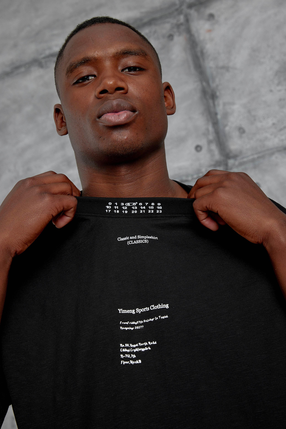 Siyah Yakada Rakam Baskılı Oversize Tshirt