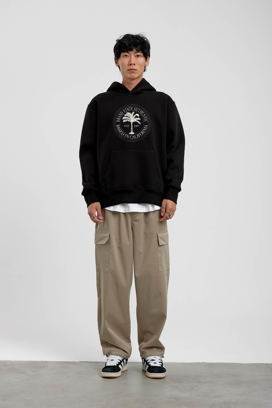 Siyah Yazılı Palmiye Baskılı Kapüşonlu Sweatshirt