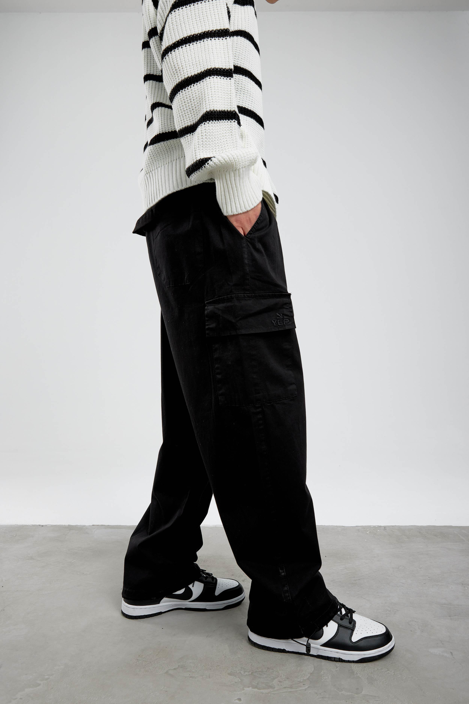 Siyah Yp Paçası Büzgülü Kargo Pantolon