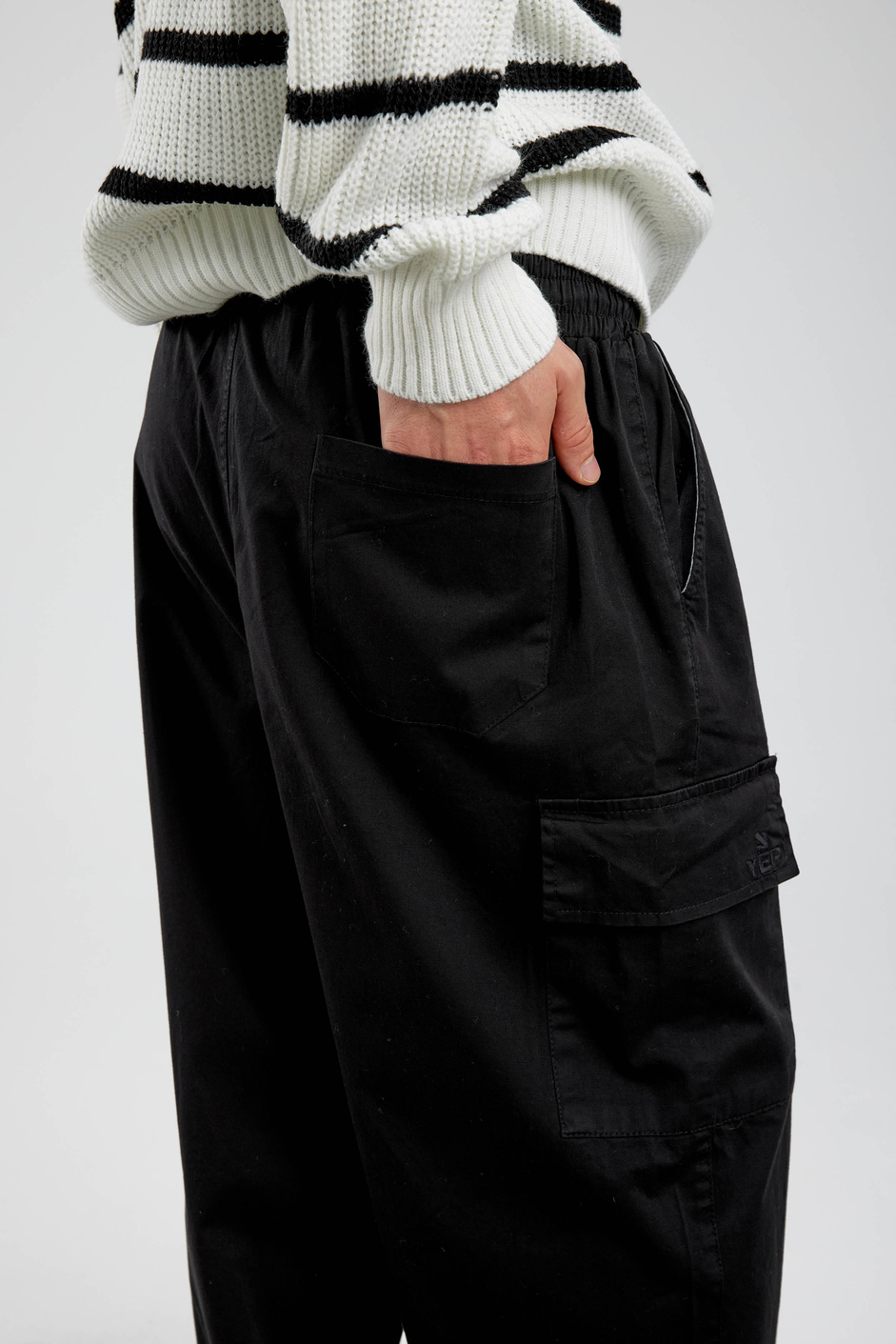 Siyah Yp Paçası Büzgülü Kargo Pantolon