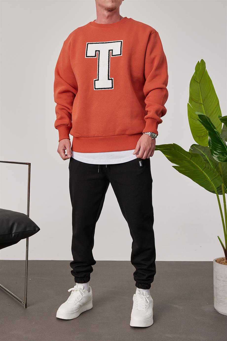 T Harf Baskılı Kiremit Sweatshirt