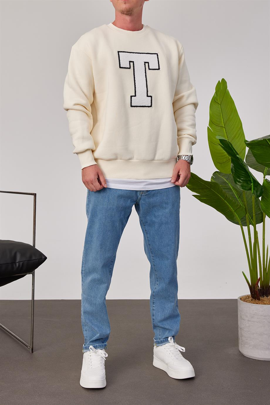 T Harf Baskılı Krem Sweatshirt