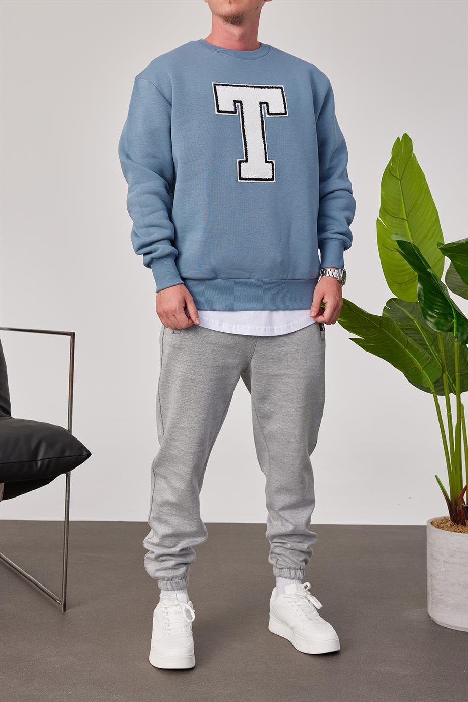 T Harf Baskılı Mavi Sweatshirt