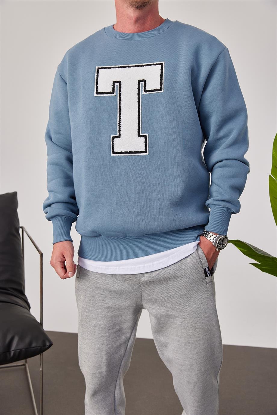 T Harf Baskılı Mavi Sweatshirt