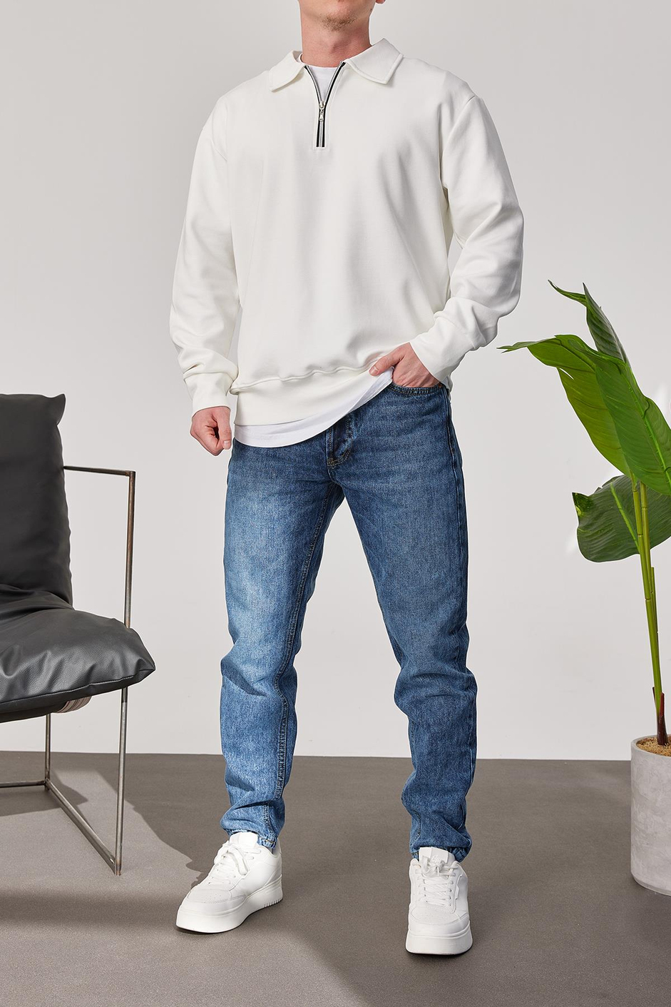 Yakası Fermuarlı Basic Beyaz Sweatshirt