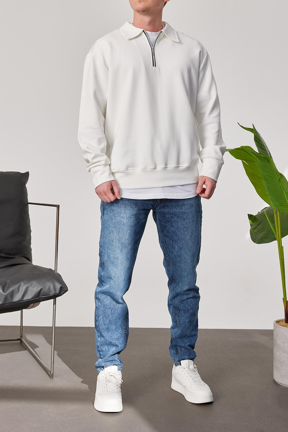 Yakası Fermuarlı Basic Beyaz Sweatshirt