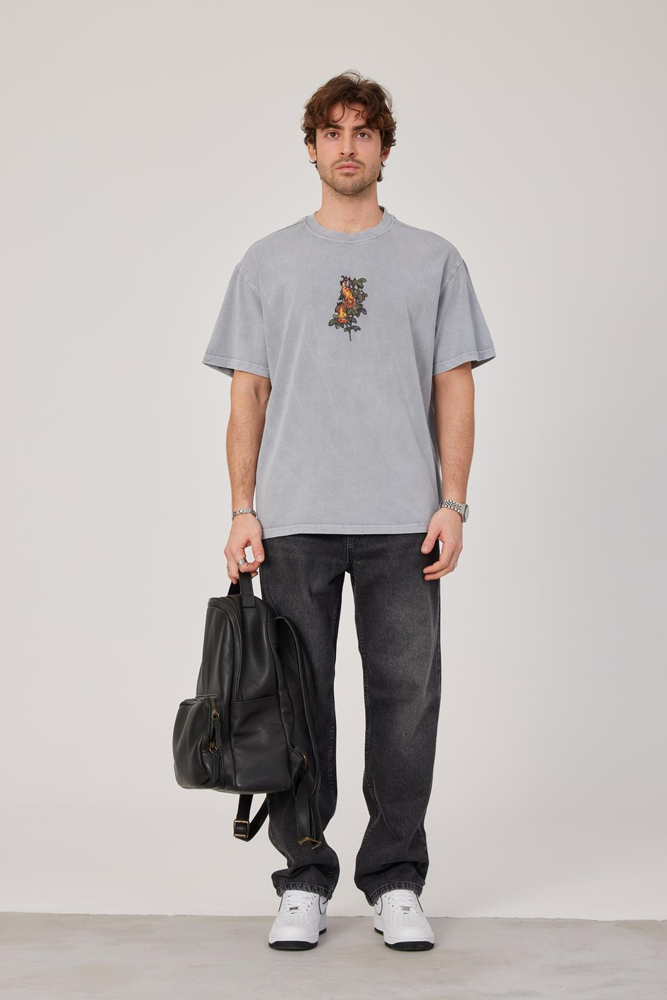 Yanan Çiçek Baskılı Gri Tshirt