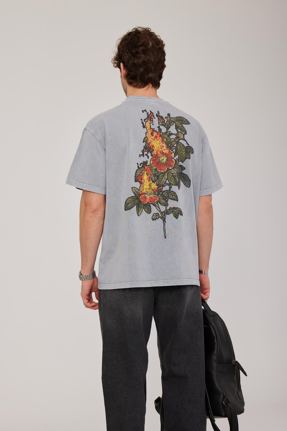 Yanan Çiçek Baskılı Gri Tshirt