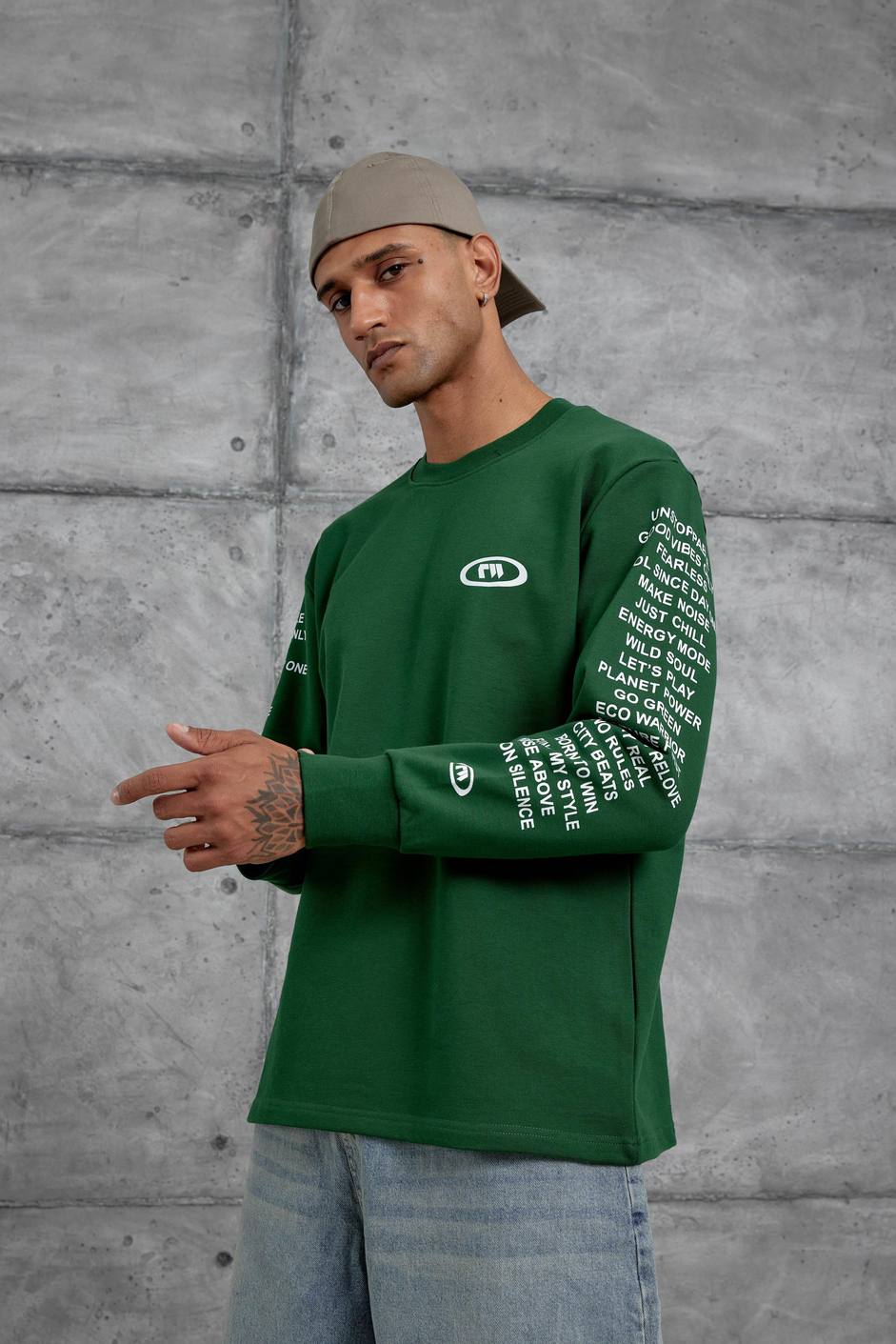 Yeşil Kolda Yazı Detaylı Oversize Sweatshirt