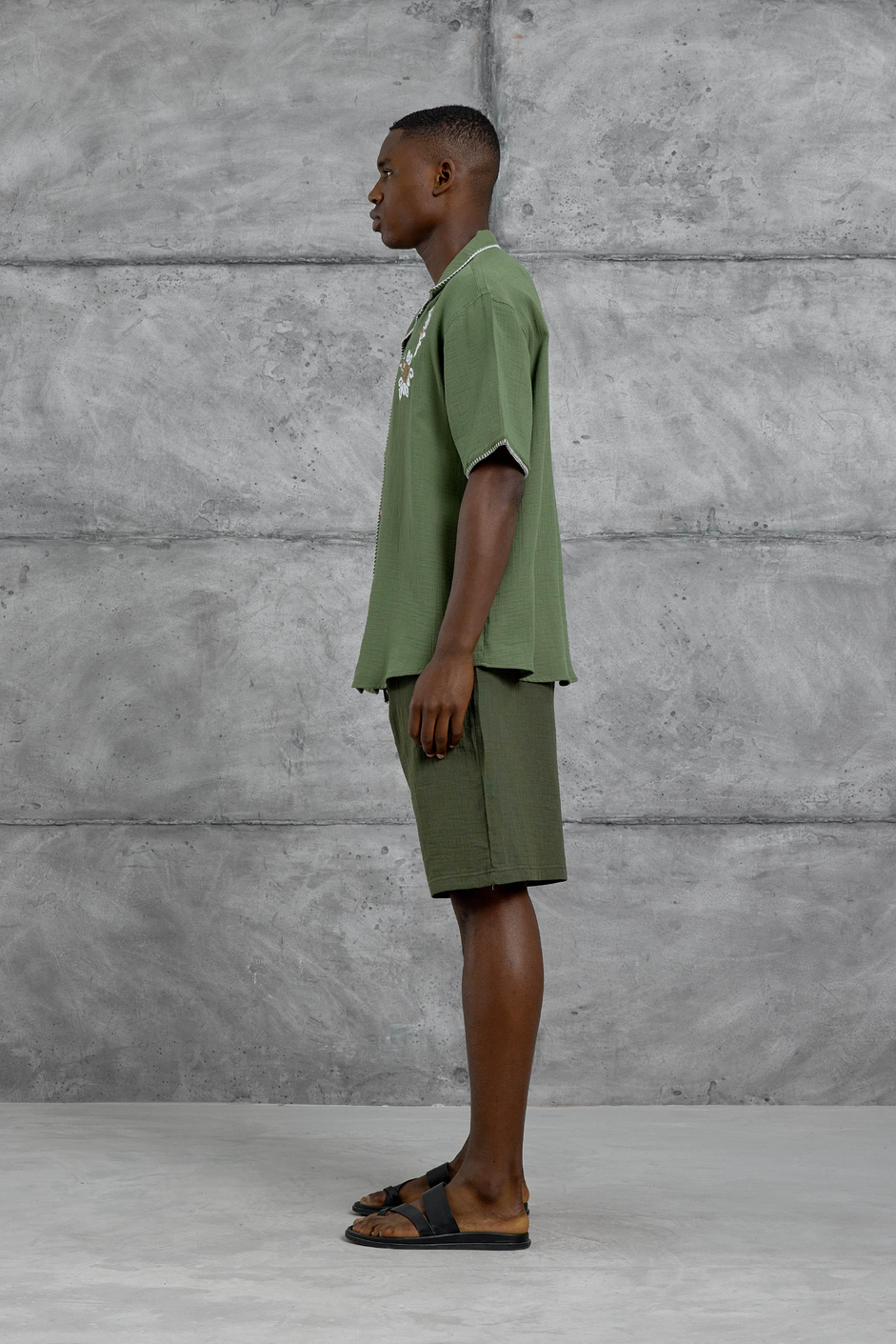 Yeşil Oversize Yaprak Nakışlı Kısa Kollu Gömlek