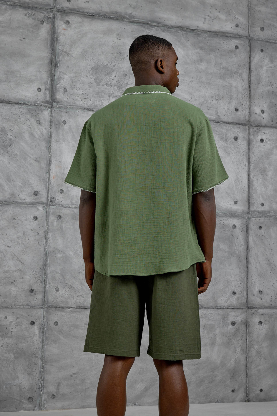 Yeşil Oversize Yaprak Nakışlı Kısa Kollu Gömlek