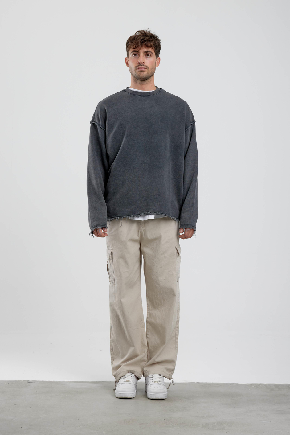 Yırtık Detaylı Yıkamalı Gri Oversize Sweatshirt