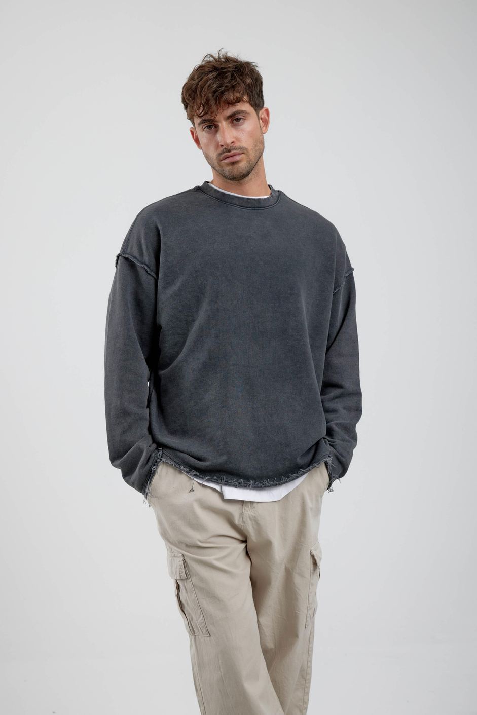 Yırtık Detaylı Yıkamalı Gri Oversize Sweatshirt