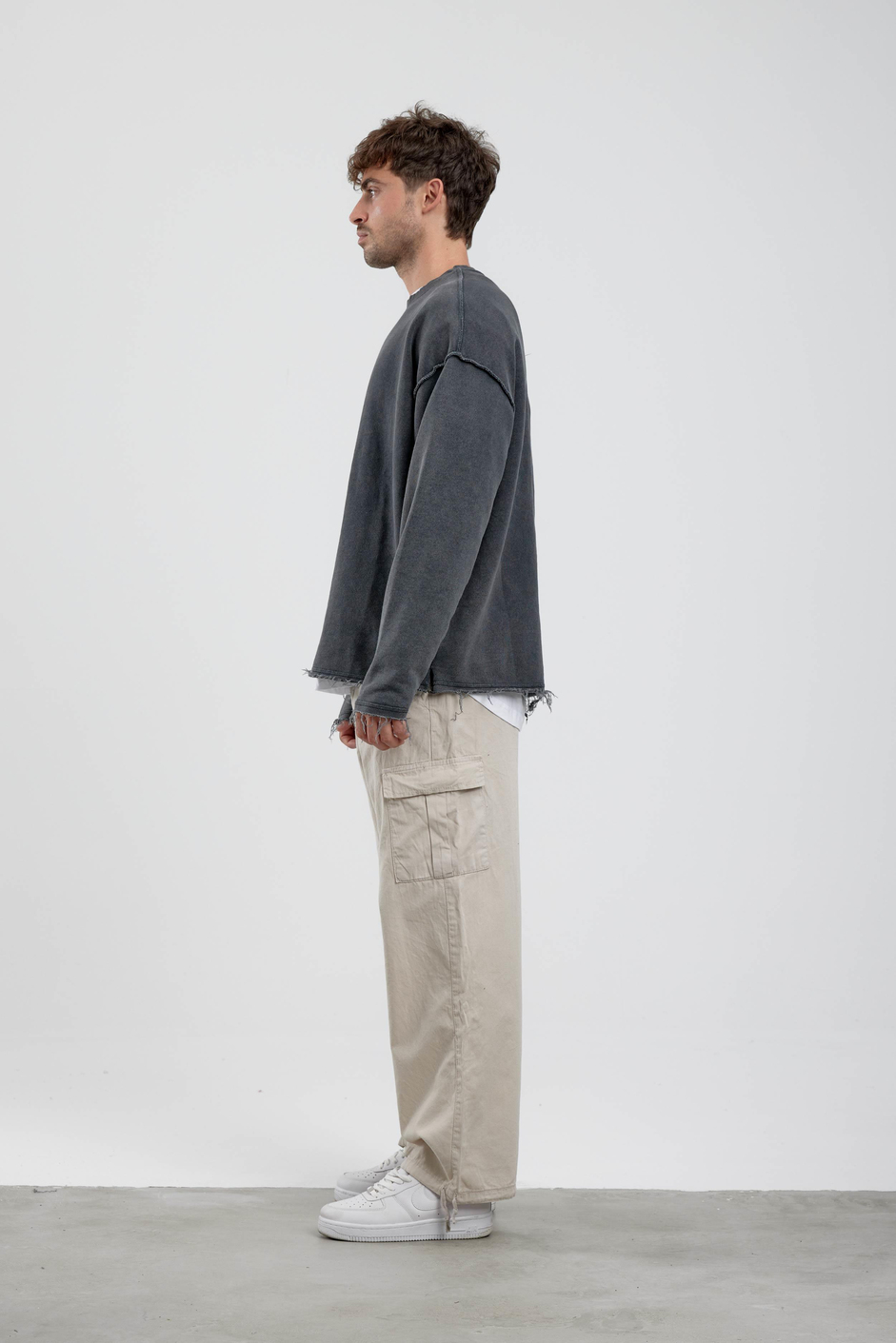 Yırtık Detaylı Yıkamalı Gri Oversize Sweatshirt