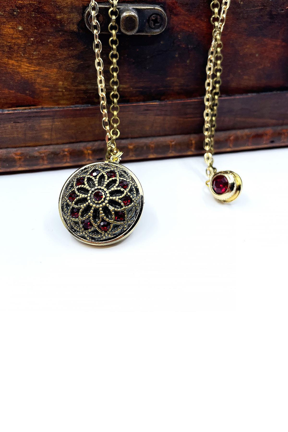 Altın Renk Kırmızı Taşlı Ceket Yaka İğnesi YI354