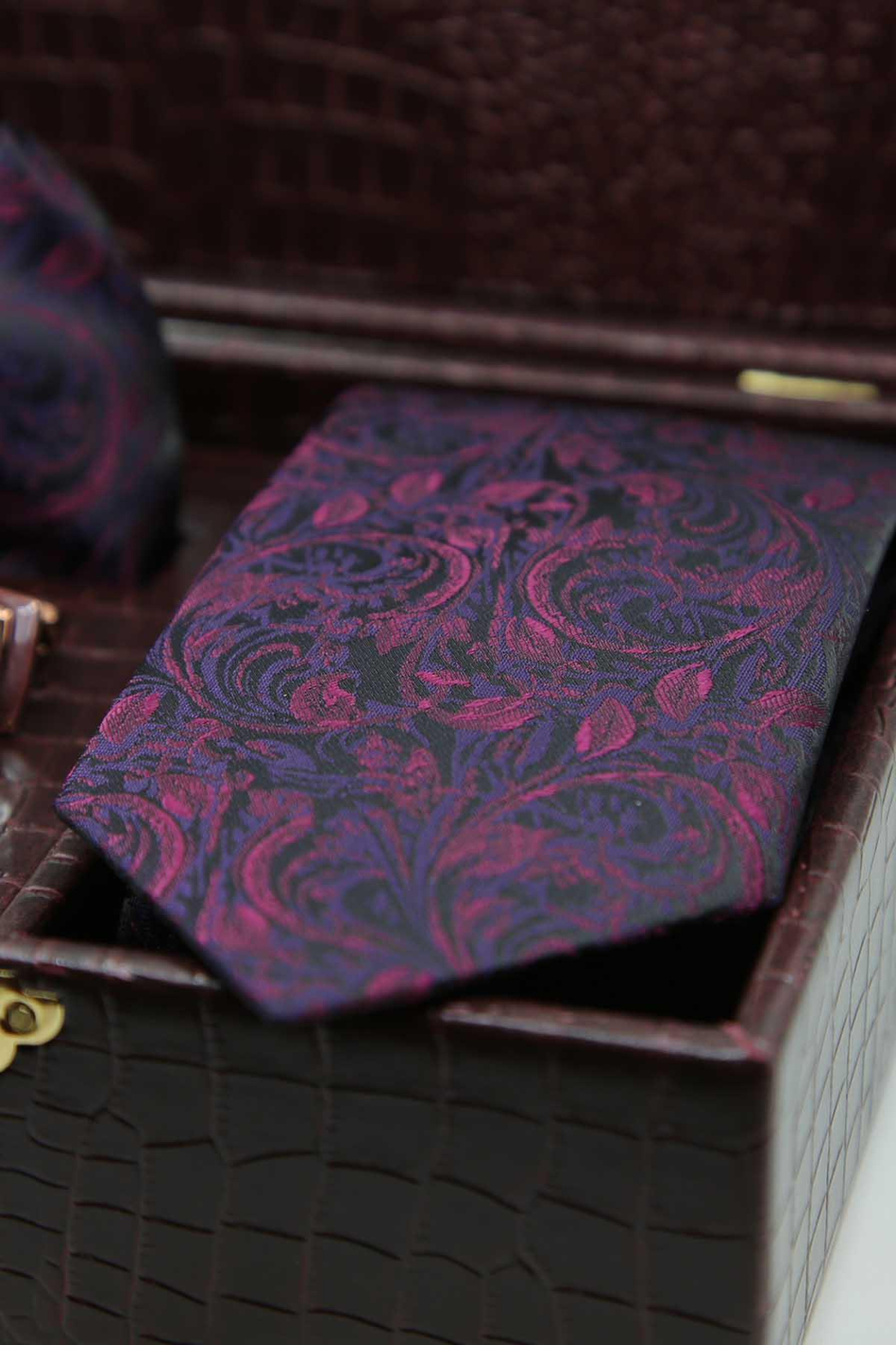 Bordo Erkek Hediye Kutusu - Mendilli Kravat Kol Düğmesi Kravat İğnesi KMK96