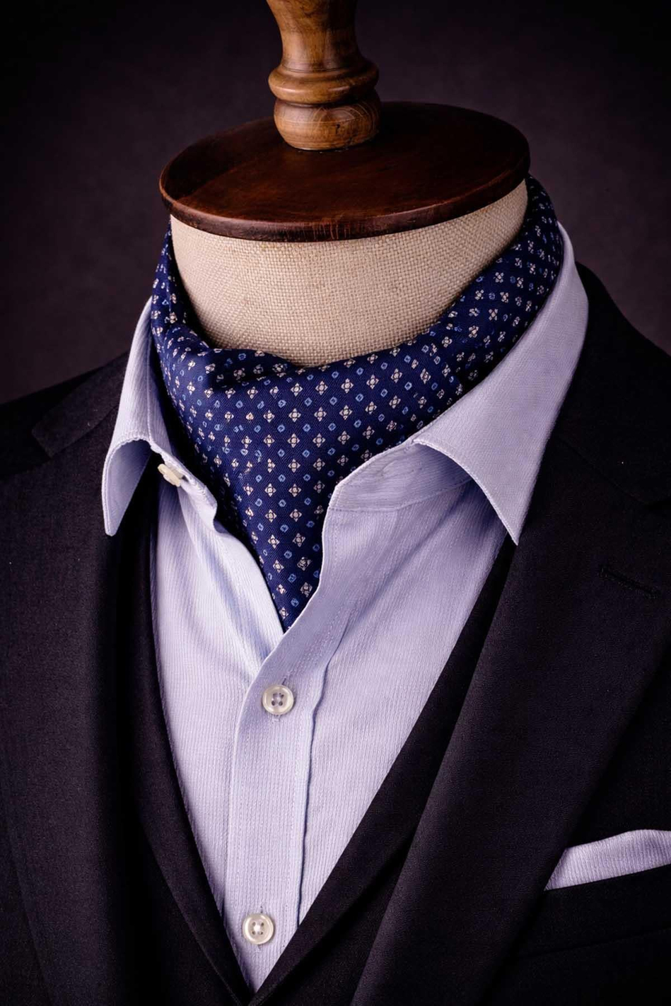 Küçük Desen Mavi İtalyan İpek Ascot Kravat SAC19