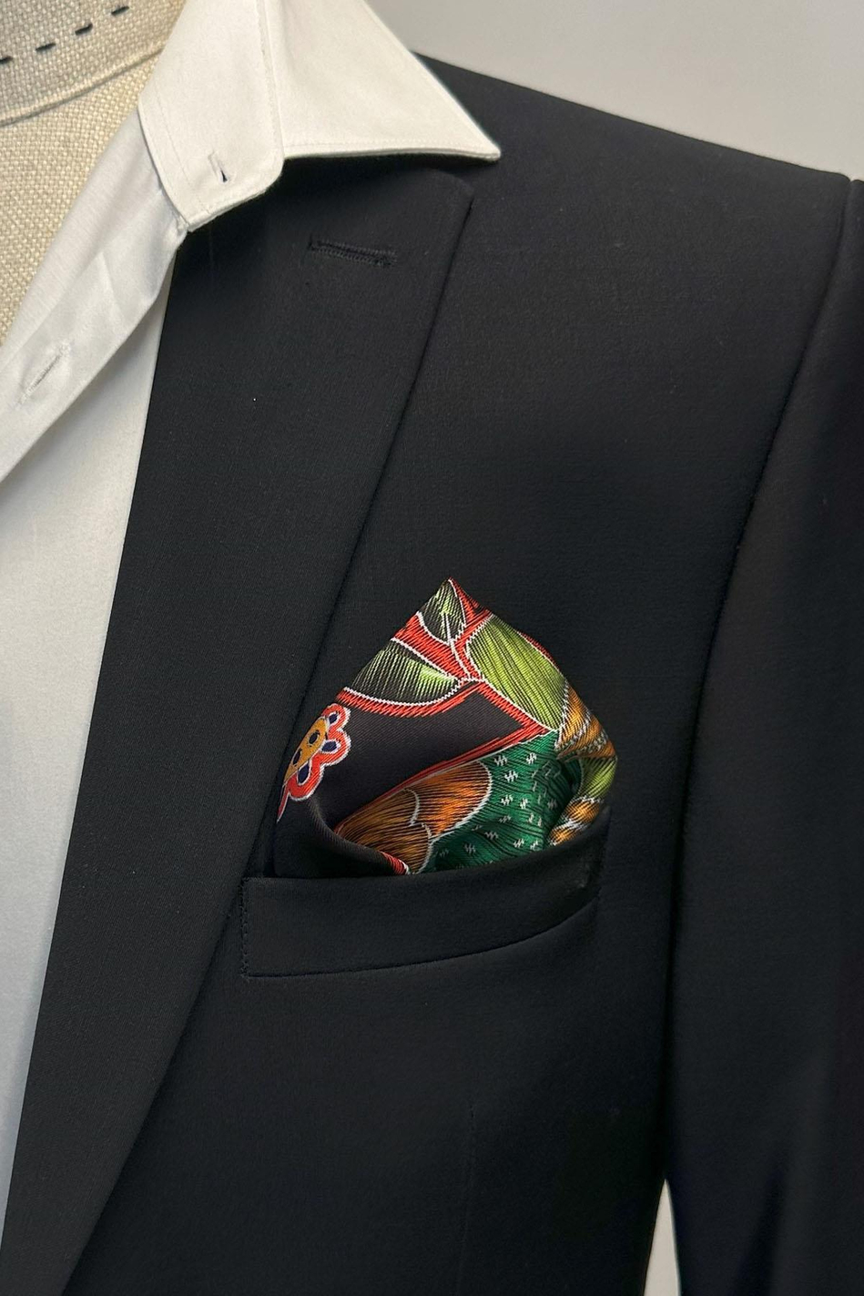 Siyah - Çok Renkli Papağan Motif Erkek Cep Mendili SPS631-111