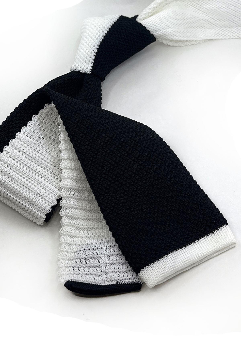 Siyah Düz Beyaz Detaylı Örgü Kravat ÖR8328