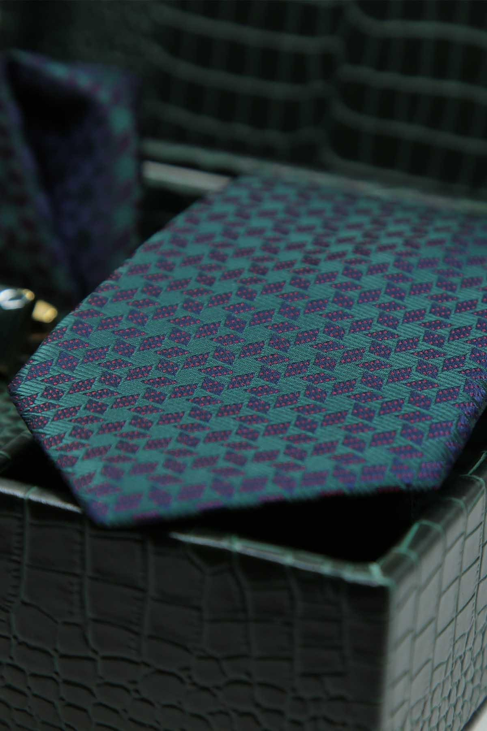 Yeşil Erkek Hediye Kutusu - Mendilli Kravat Kol Düğmesi Kravat İğnesi KMK88