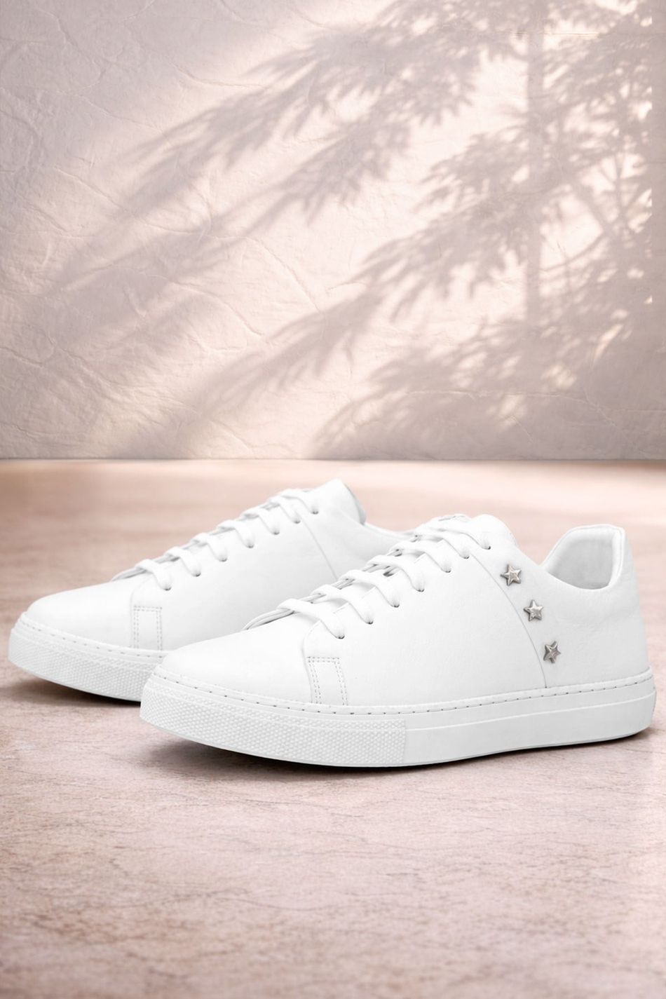 Hakiki Deri Kadın Beyaz Bağcıklı Yıldızlı Sneaker Ayakkabı