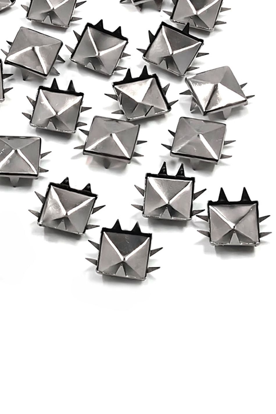Süs Tırnaklı Platin Çakma Kare Piramit 5 mm 20 Adet Metal Trok