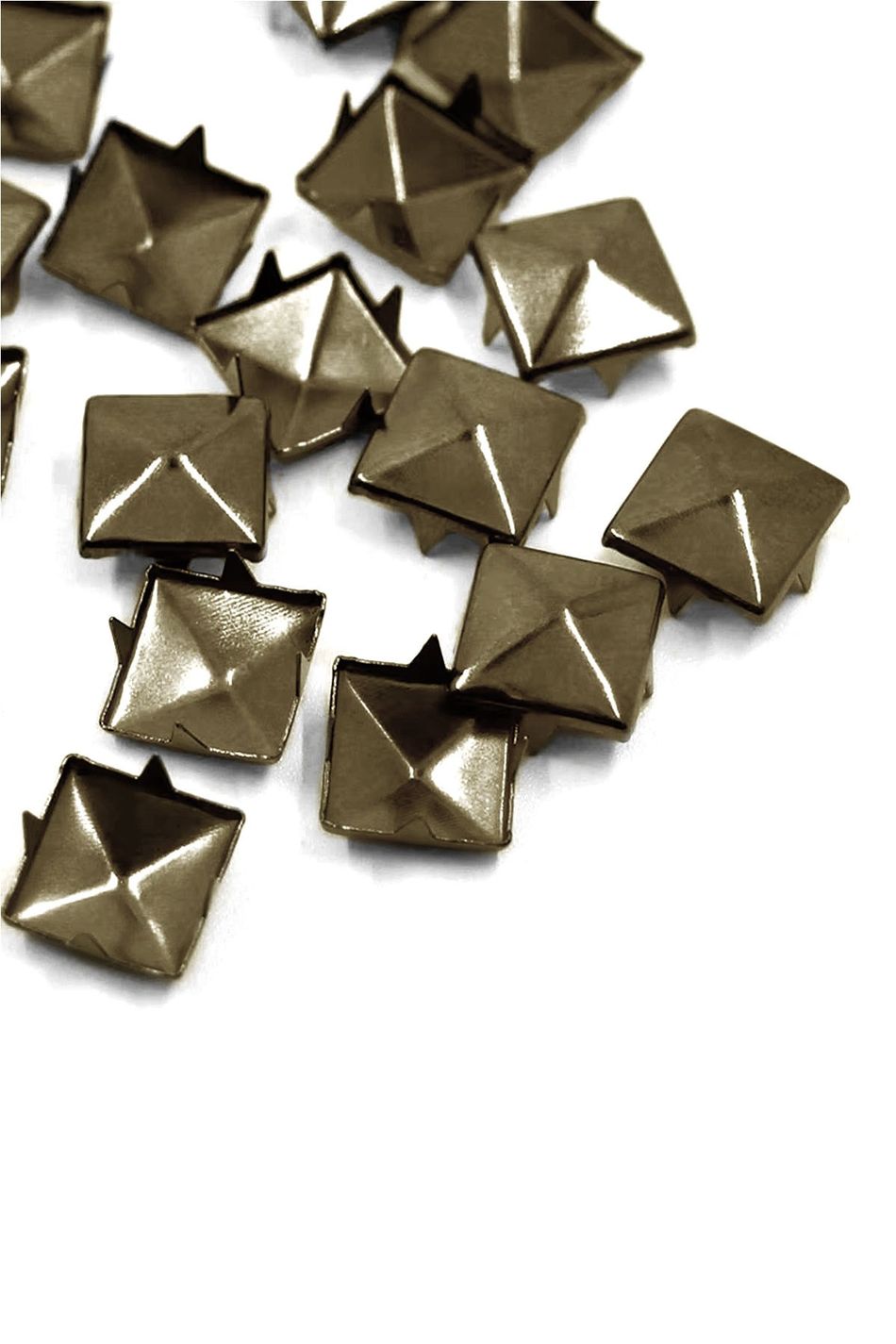 Süs Tırnaklı Antik Renk Çakma Kare Piramit 10 mm 20 Adet Metal Trok
