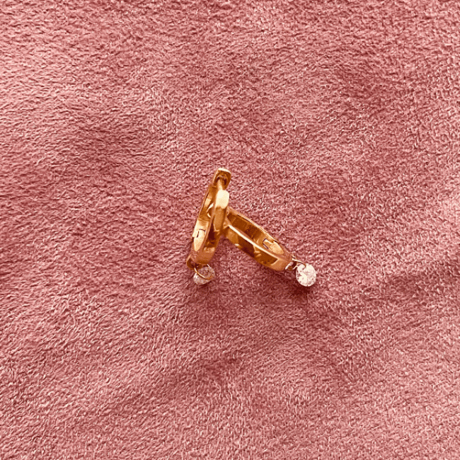 Dans Eden Tek Tas Ozel Kesim Küpe