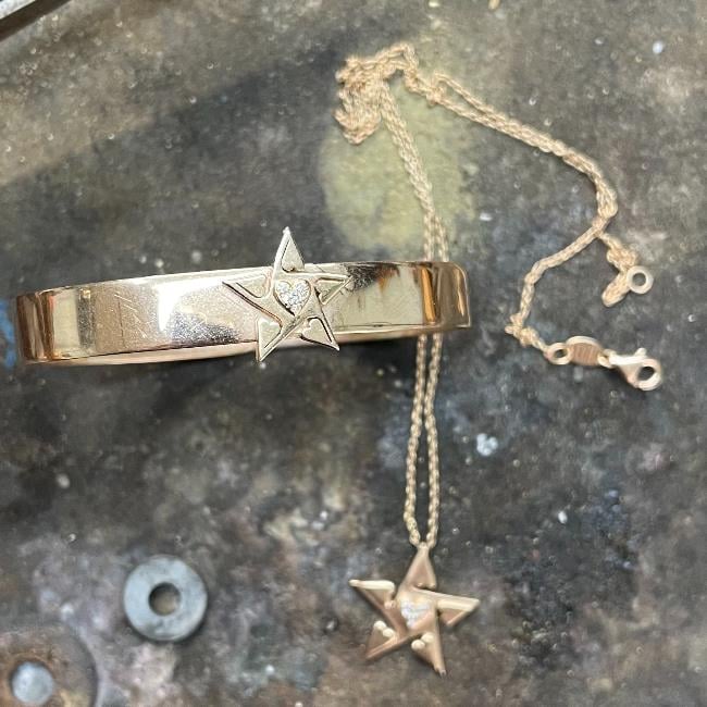 Happy Star Kalpli Pırlantalı Altın Bilezik