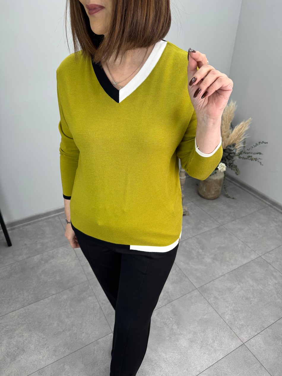 V Yaka Çift Renk Triko 4006