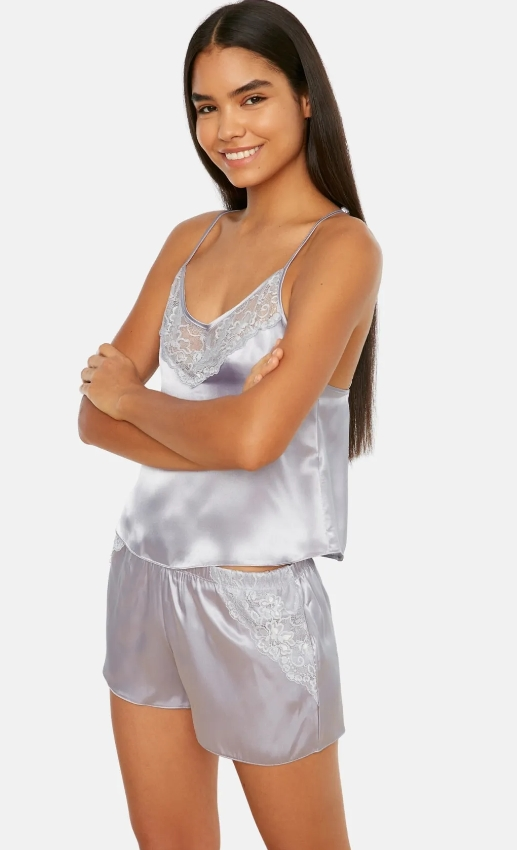 Açık Gri Dantelli Saten Atlet-Şort Dokuma Pijama Takımı 