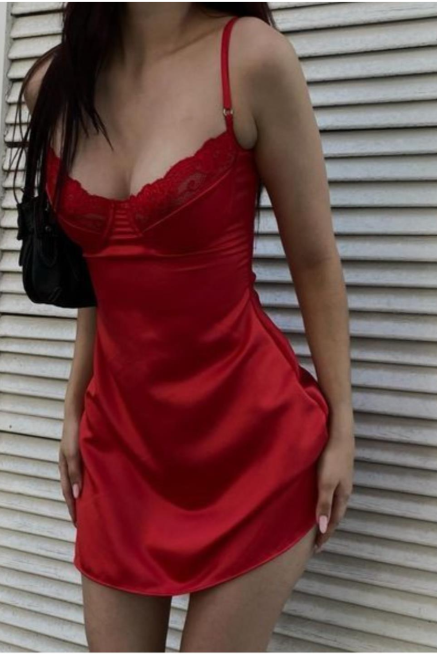 Ahude Koleksiyonu Balenli Kırmızı Saten Gecelik