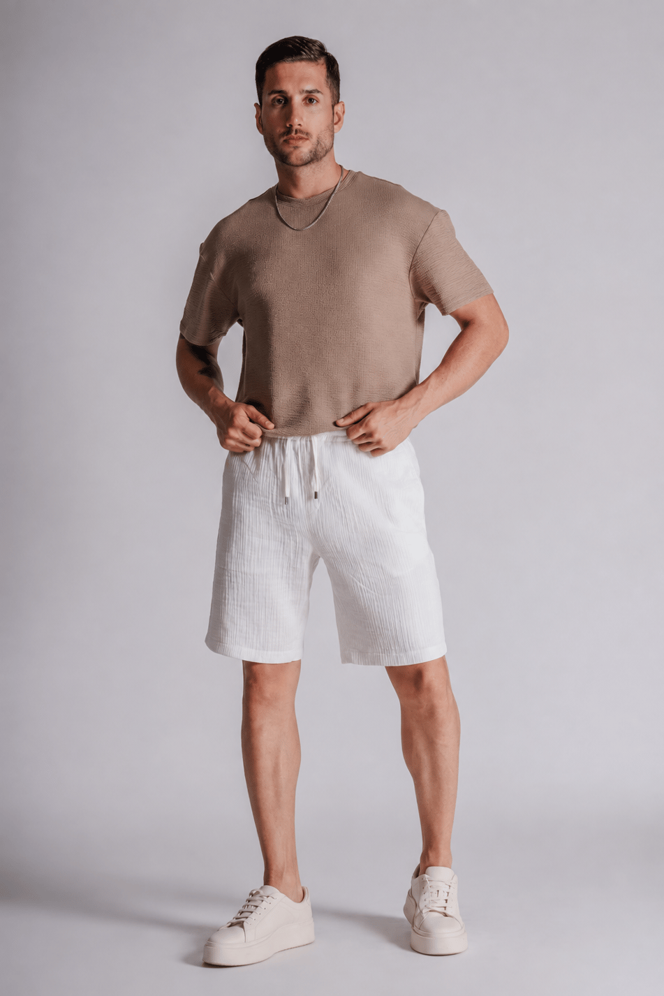 Erkek Yandan Cepli Beli Lastikli  Dokulu Kumaş Relaxed Fit Jogger Şort Ekru