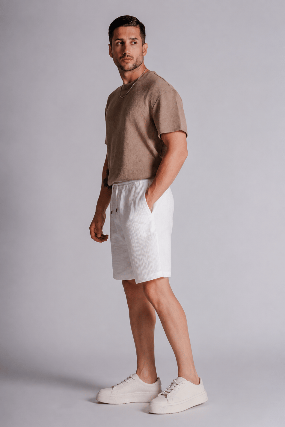 Erkek Yandan Cepli Beli Lastikli  Dokulu Kumaş Relaxed Fit Jogger Şort Ekru