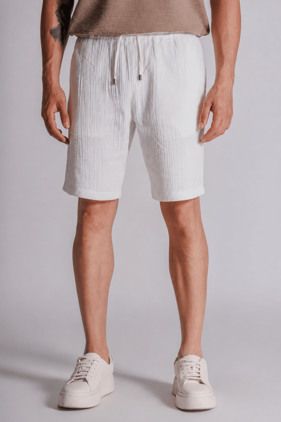 Erkek Yandan Cepli Beli Lastikli  Dokulu Kumaş Relaxed Fit Jogger Şort Ekru